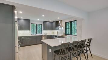 House (5 Bedrooms) | Private kitchen | Microwave, oven, stovetop, dishwasher