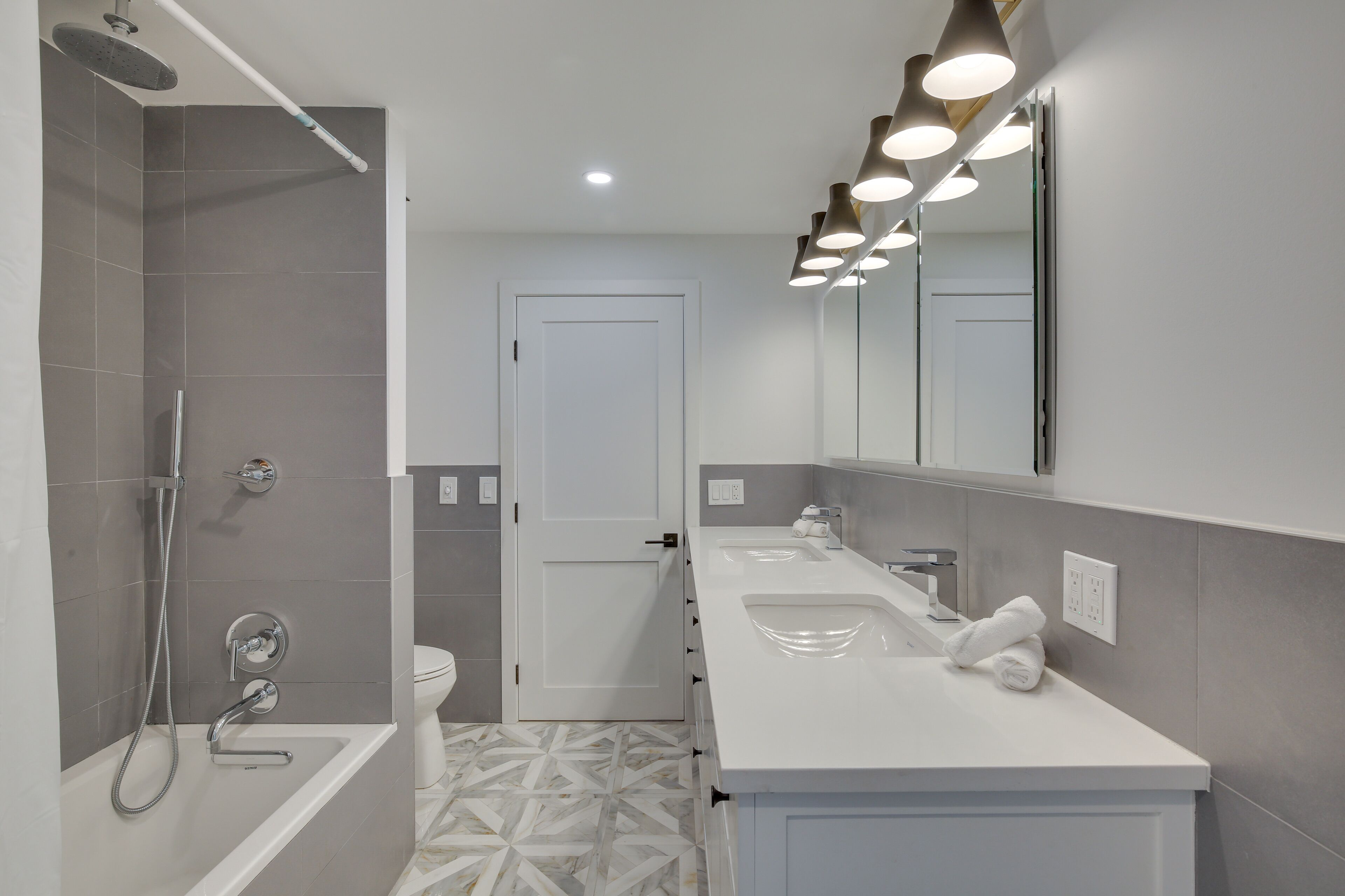 Rumah (5 Bedrooms) | Kamar mandi