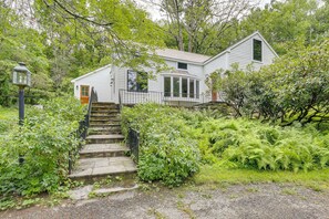 Exterior - Modern Sharon Farmhouse: Spacious, Patio, Views (Sharon)