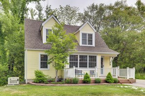 House (3 Bedrooms) | Interior - Steps to Lake Michigan Beach: Gary Vacation Rental (Gary)