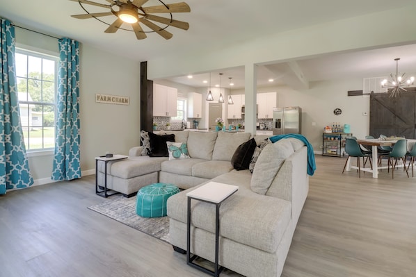 House (6 Bedrooms) | Interior