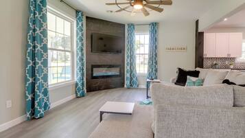 House (6 Bedrooms) | Interior