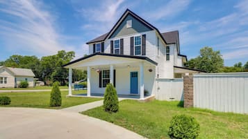 House (6 Bedrooms) | Interior