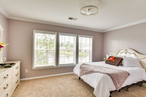 4 bedrooms, laptop workspace, iron/ironing board, bed sheets - Summerville Getaway w/ Pool Access: Near Golf! (Summerville)