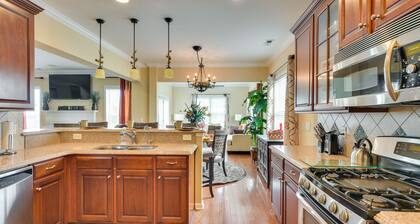 Summerville Getaway w/ Pool Access: Near Golf!