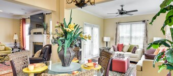 Summerville Getaway w/ Pool Access: Near Golf!