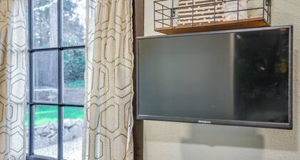 Lakewood Vacation Rental - Walk to American Lake!