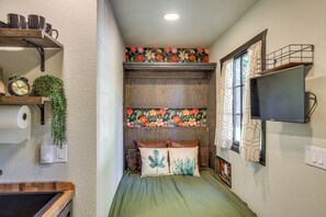 Apartment (0 Bedroom) | Interior