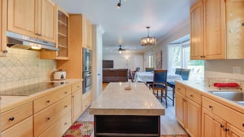 Rumah (5 Bedrooms) | Interior