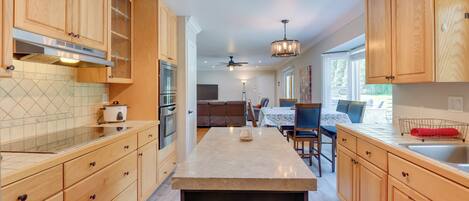 House (5 Bedrooms) | Interior