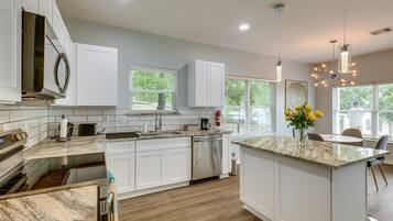 House (3 Bedrooms) | Private kitchen | Microwave, oven, stovetop, dishwasher