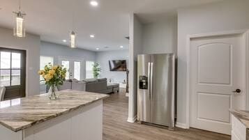 House (3 Bedrooms) | Private kitchen | Microwave, oven, stovetop, dishwasher