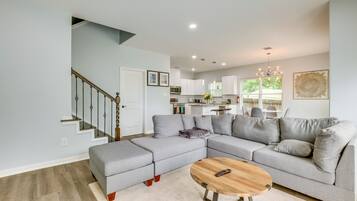 Rumah (3 Bedrooms) | Area keluarga | TV