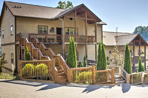 Apartment (2 Bedrooms) | Interior - Bryson City Condo w/ Spectacular Views & Amenities (Whittier)