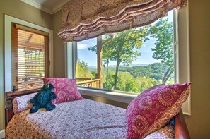 Interior - Bryson City Condo w/ Spectacular Views & Amenities (Whittier)
