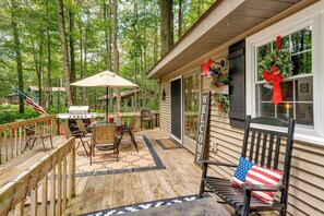 House (2 Bedrooms) | Interior - 1 Mi to Gouldsboro State Park: Cabin w/ Deck! (Gouldsboro)