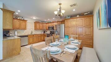 House (4 Bedrooms) | Interior