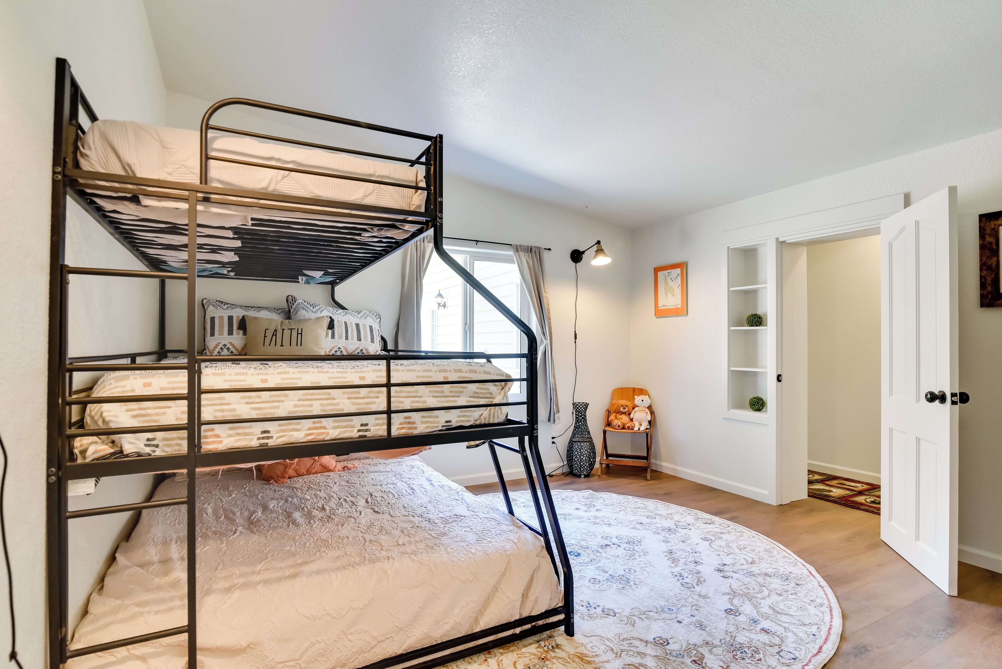 House (3 Bedrooms) | Interior