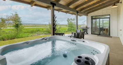 Hot Tub & Deck at Red Lodge Retreat