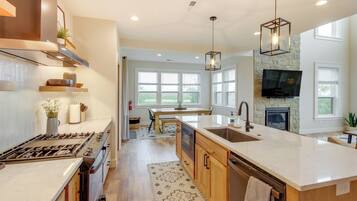 House (3 Bedrooms) | Interior