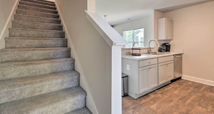 Greer Getaway w/ Smart TV ~ 1 Mi to Dtwn!