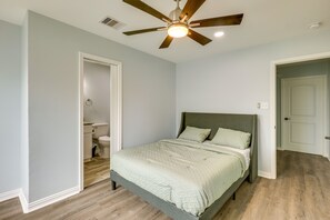 獨棟房屋 (3 Bedrooms) | 3 間臥室、熨斗/熨衣板、床單