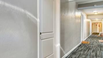 Apartment (0 Bedroom) | Interior