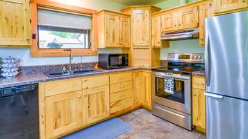 House (2 Bedrooms) | Interior