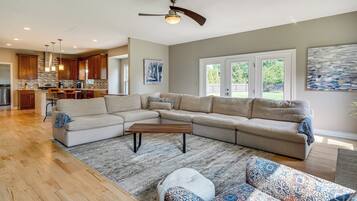 House (3 Bedrooms) | Interior