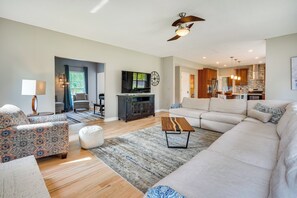 House (3 Bedrooms) | Interior - Spacious Lewis Center Home w/ Yard & Gas Grill! (Lewis Center)
