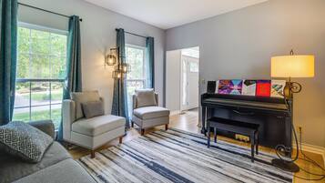 House (3 Bedrooms) | Interior