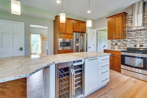 House (3 Bedrooms) | Interior