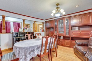 House (3 Bedrooms) | Interior