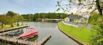 Lakefront Hot Springs Condo w/ Balcony & Fireplace