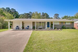 Interior - Lake Hamilton Home: 5 Mi to Hot Springs! (Hot Springs)