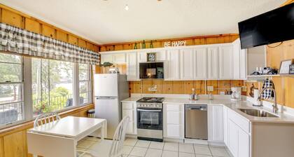 Cozy Hot Springs Vacation Rental on Lake Hamilton!