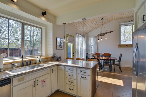 Buena Vista Vacation Home: Hot Tub, Mountain Views