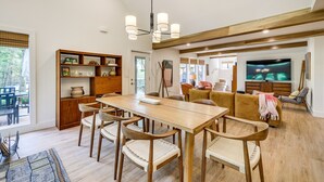Dining - Pet-friendly Garfield Cabin on Beaver Lake! (Garfield)