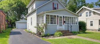 Welcoming Willoughby Home: 1 Mi to Historic Dtwn