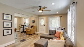 House (2 Bedrooms) | Interior