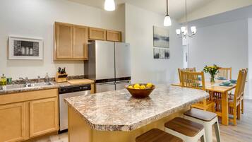 House (3 Bedrooms) | Interior