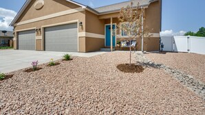 Interior - Sleek Montrose Home w/ Patio & Yard < 2 Mi to Town (Montrose)
