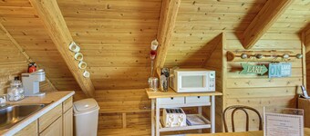 Waterfront 'UP Badger Lodge Bnb' on Powell Lake