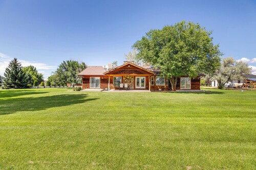 Montrose Retreat w/ Stunning Mountain Views!