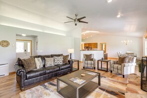 House (3 Bedrooms) | Interior - Montrose Retreat w/ Stunning Mountain Views! (Montrose)