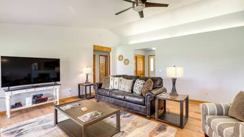 ํ์ฐ์ค (3 Bedrooms) | ๋ด๋ถ