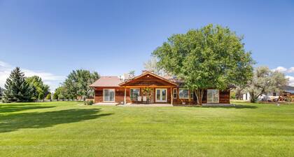 Montrose Retreat w/ Stunning Mountain Views!