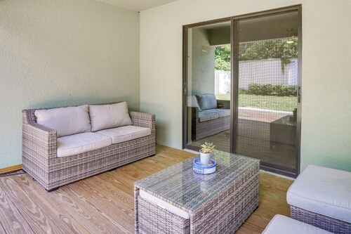 Tavares Retreat w/ Covered Patio & Private Yard