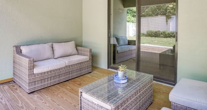 Tavares Retreat w/ Covered Patio & Private Yard