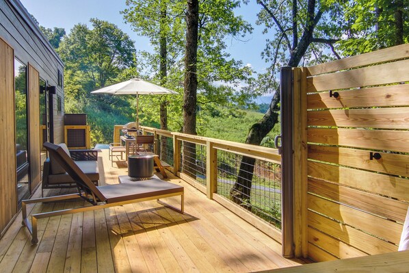 House (1 Bedroom) | Front of property - Upscale + Modern Tiny Cabin on Cane River! (Burnsville)